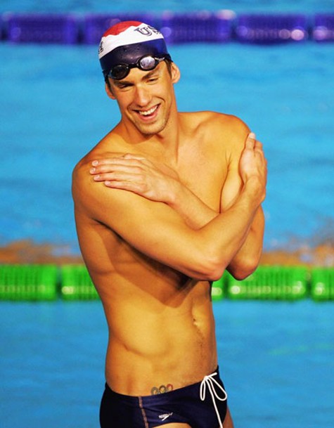 Michael Phelps là thần tượng của nhiều cô gái trẻ không chỉ vì tài năng mà còn bởi thân hình chuẩn của mình. Điều đặc biệt ở Phelps là các bộ phận như sải tay hay cẳng chân của anh dường như được tối ưu hóa cho môn bơi, hay nói cách khác, kình ngư này sinh ra là để dành cho đường đua xanh